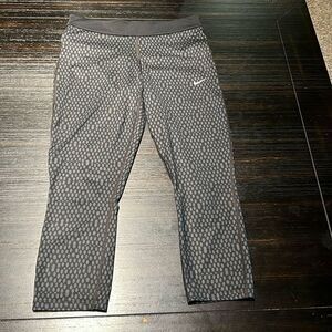 Awesome Nike Black & Grey Athletic Capris/Pants Medium Great Conditon